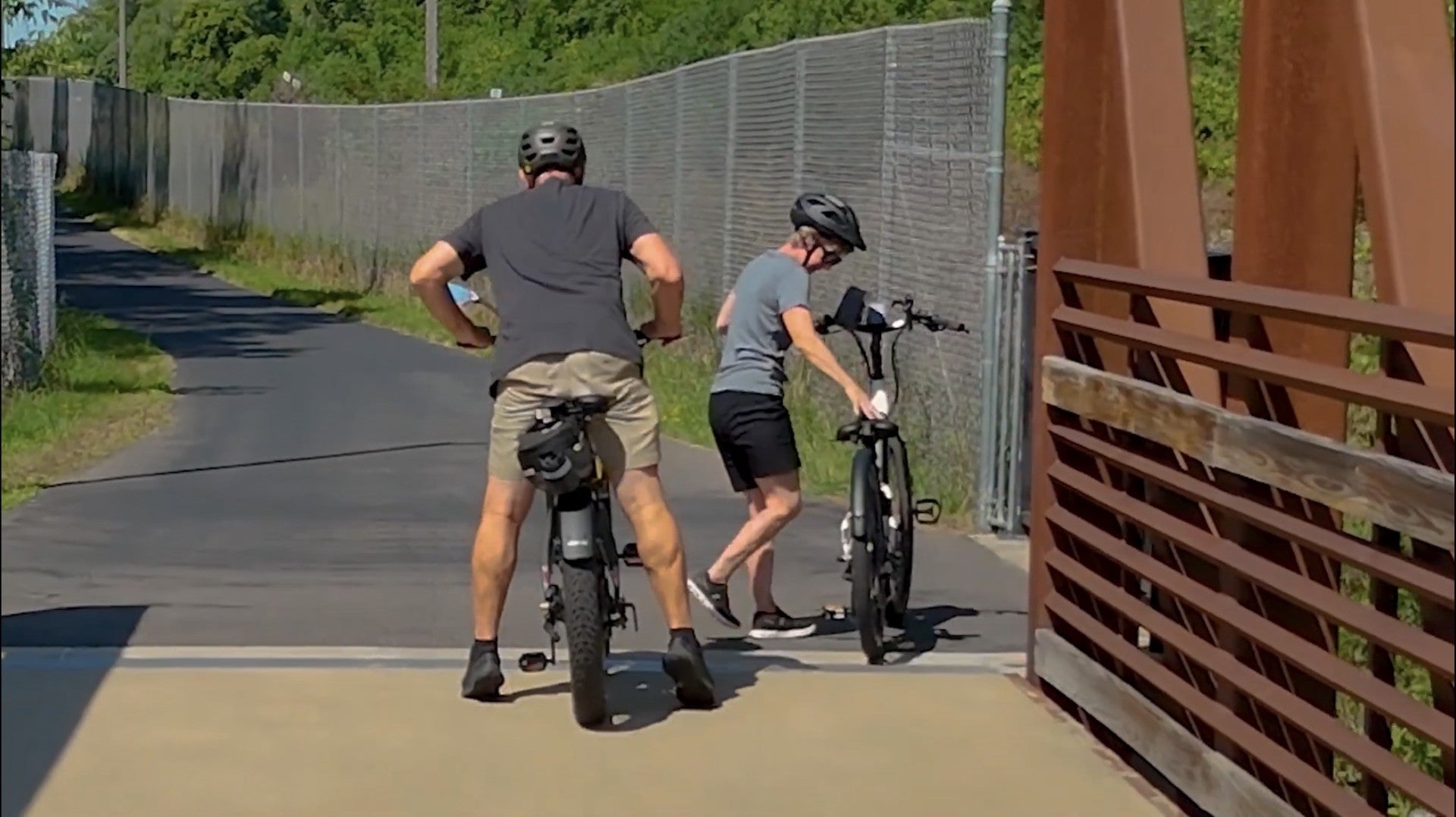 Load video: Why Seats Become Uncomfortable on Long Rides